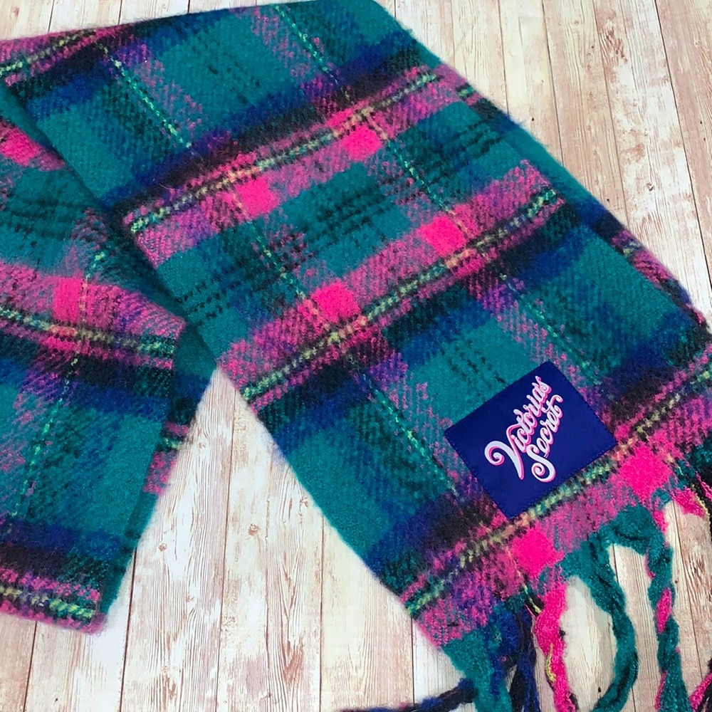 NWT cozy plaid Victoria’s Secret scarf